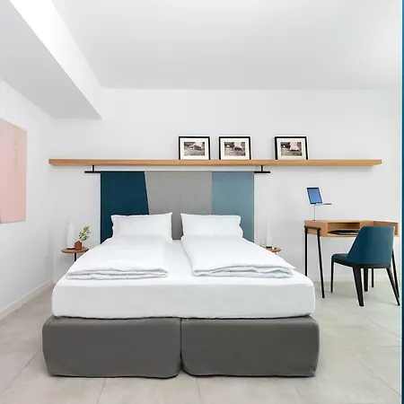 Bnbiz - Coworking Guest house