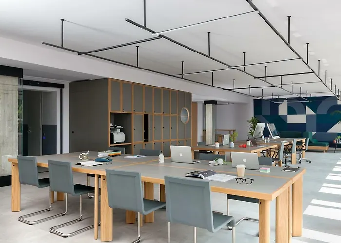 Bnbiz - Coworking 招待所 4*